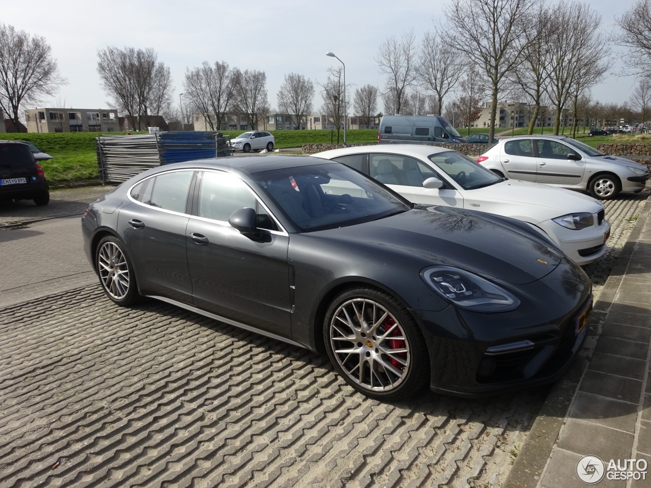 Porsche 971 Panamera Turbo