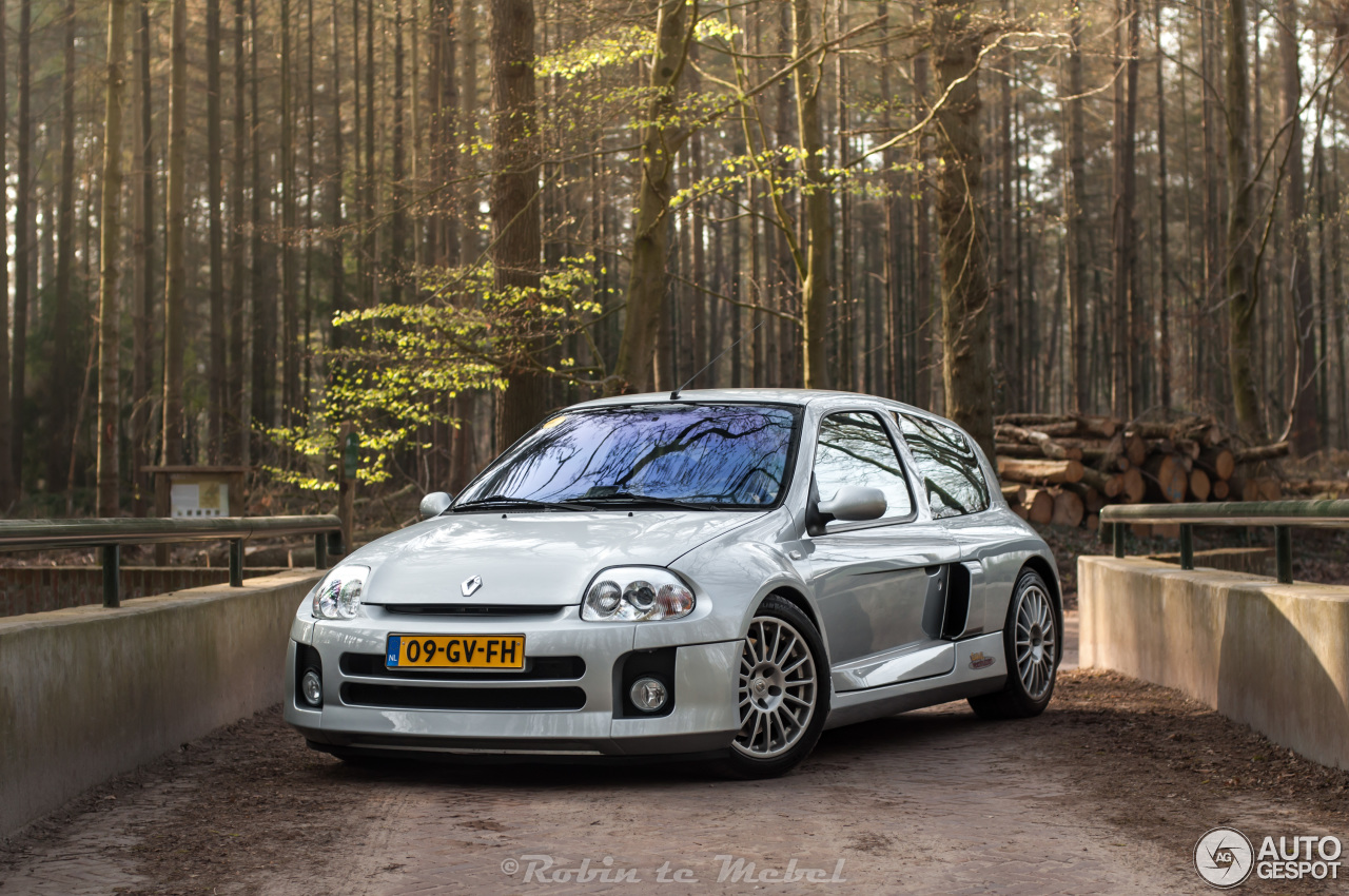 Renault Clio V6