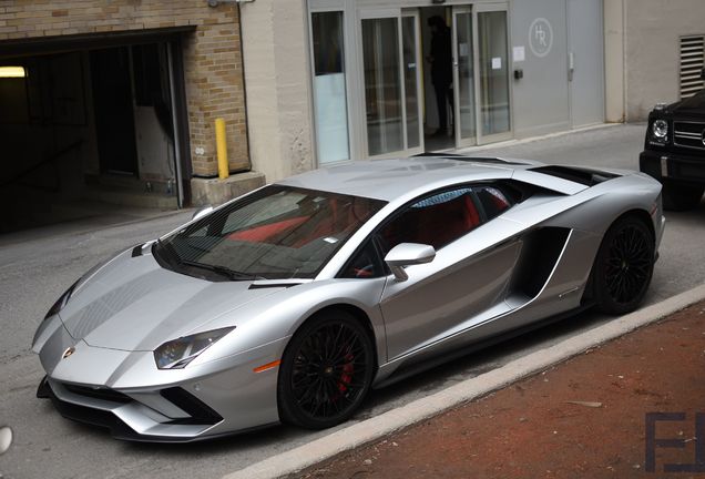 Lamborghini Aventador S LP740-4