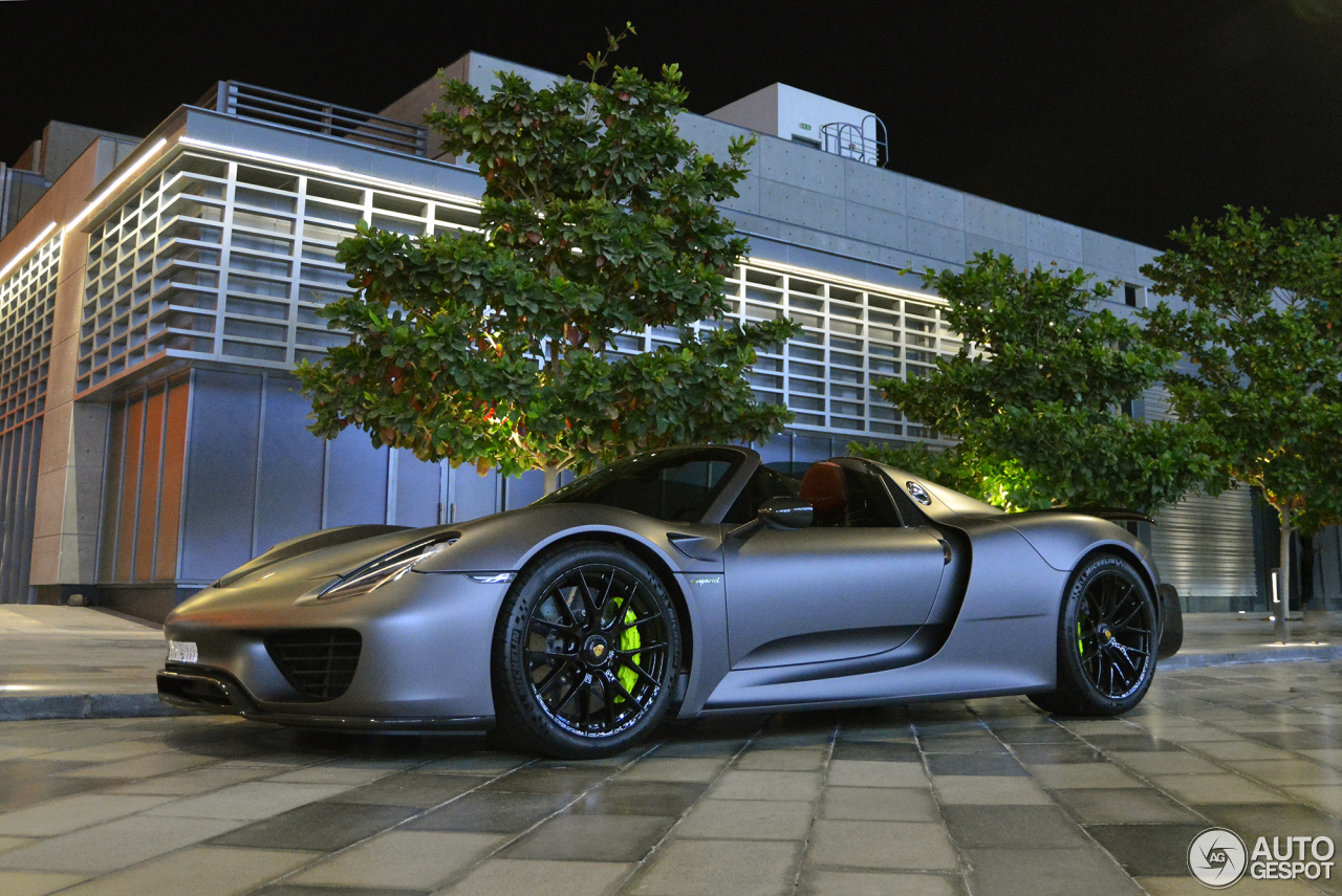 Porsche 918 Spyder Weissach Package