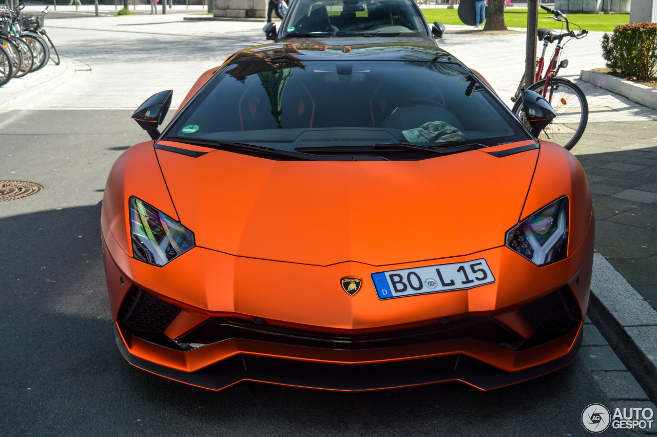 Lamborghini Aventador S LP740-4 Roadster