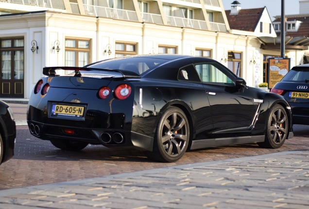 Nissan GT-R