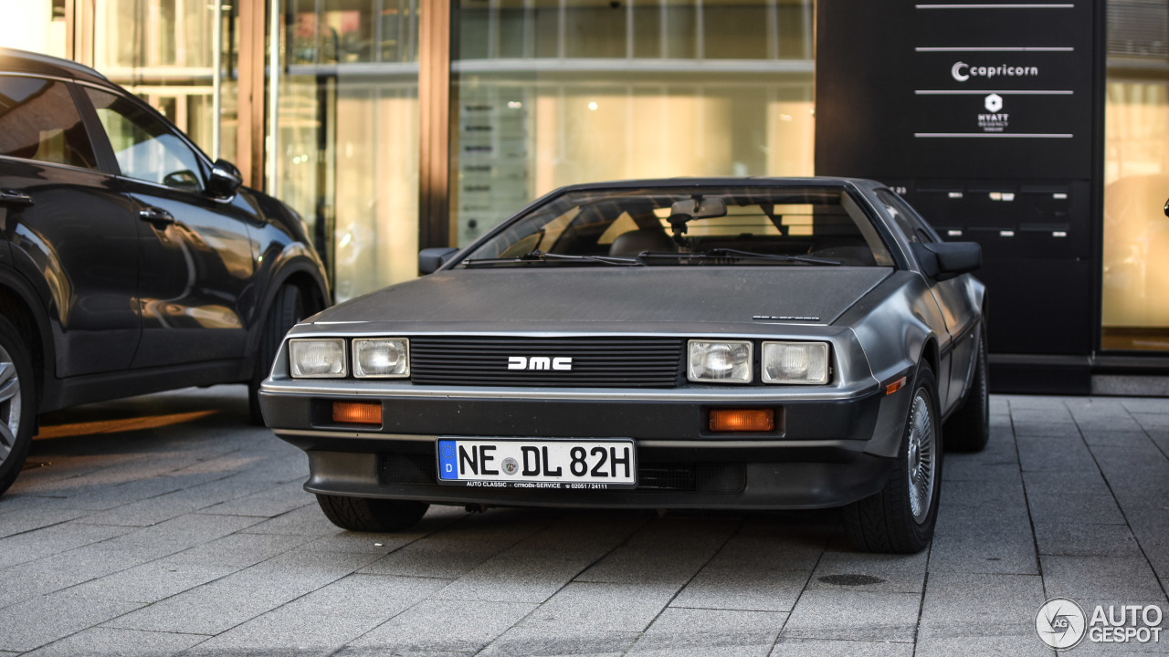 DeLorean DMC-12