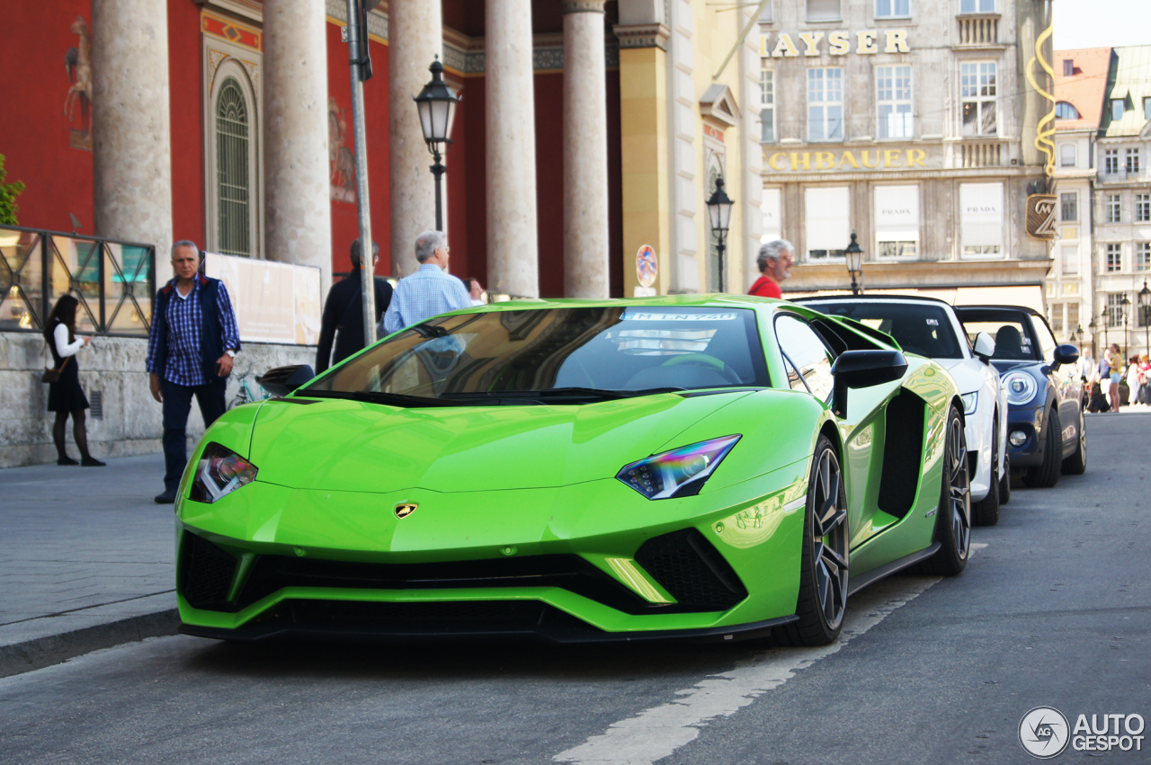 Lamborghini Aventador S LP740-4