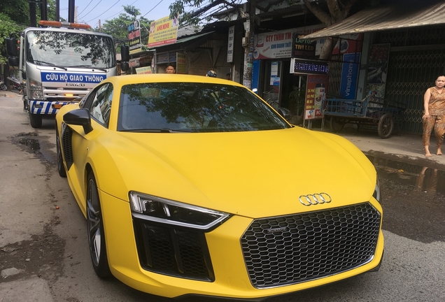 Audi R8 V10 Plus 2015