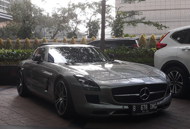 Mercedes-Benz SLS AMG