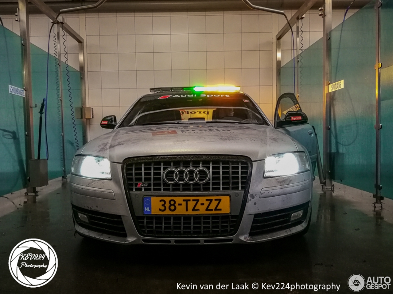 Audi S8 D3