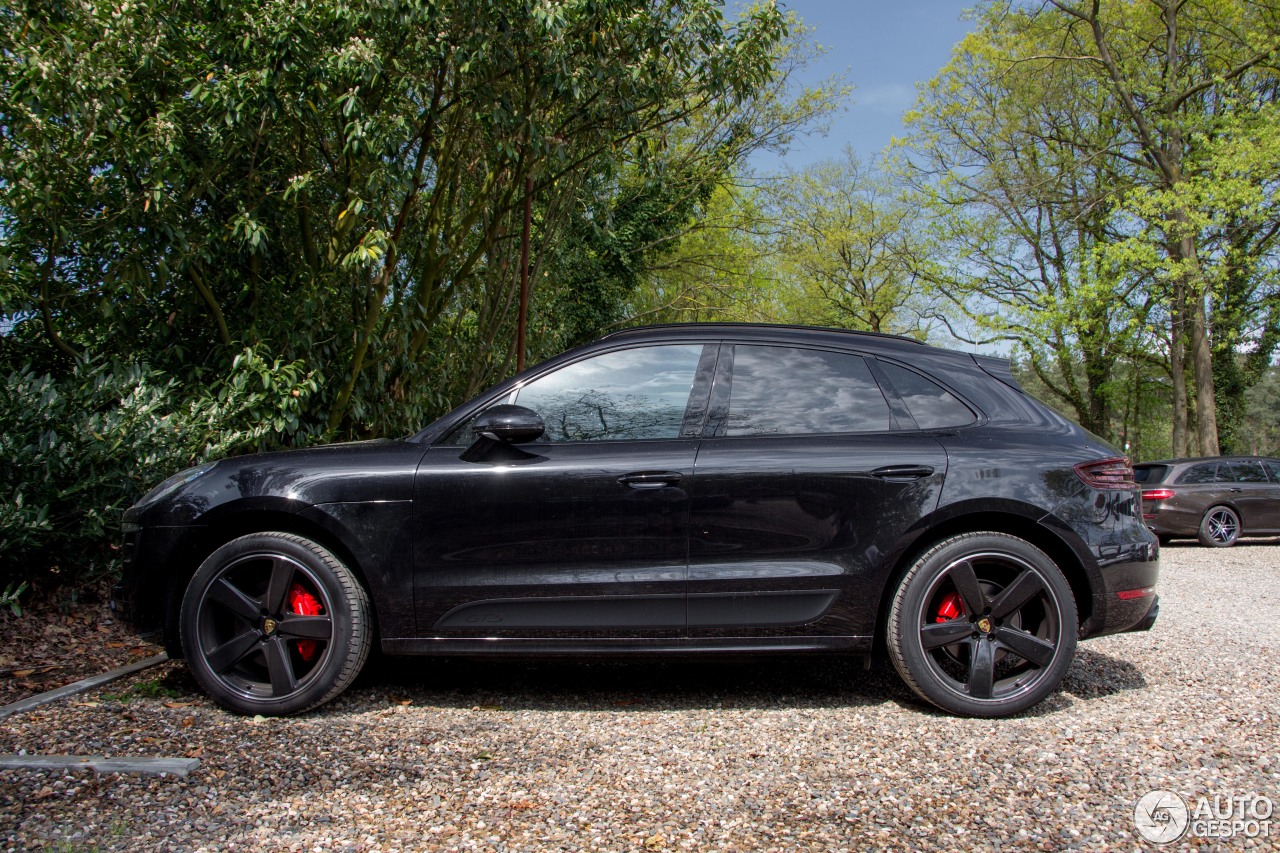 Porsche 95B Macan GTS