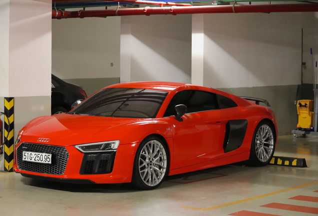 Audi R8 V10 Plus 2015