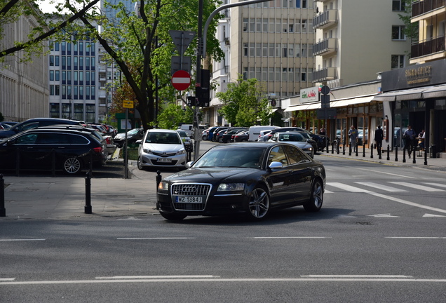 Audi S8 D3