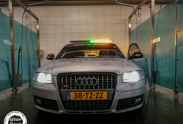 Audi S8 D3