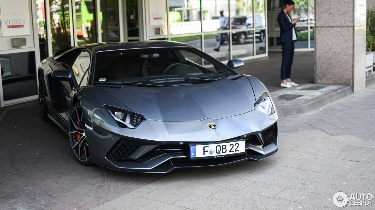 Lamborghini Aventador S LP740-4