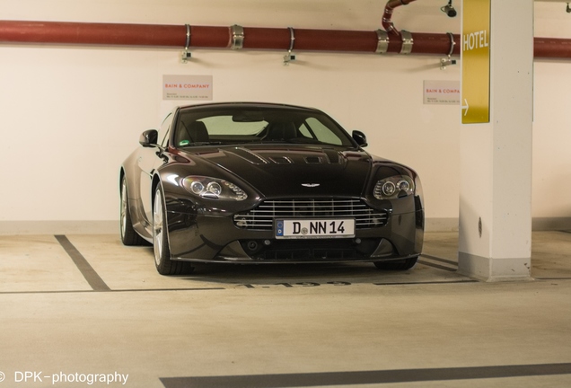 Aston Martin V12 Vantage