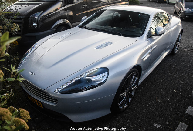 Aston Martin Virage 2011