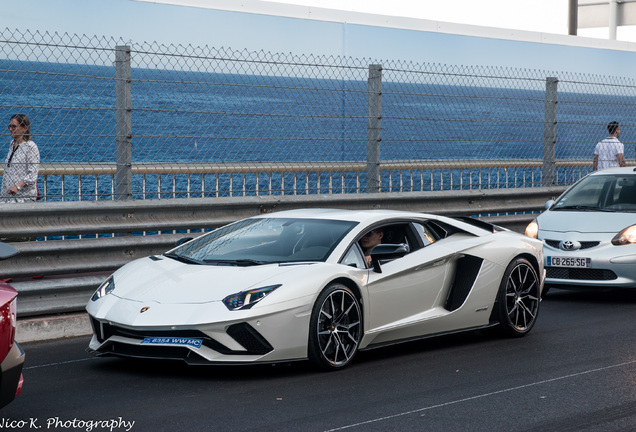 Lamborghini Aventador S LP740-4