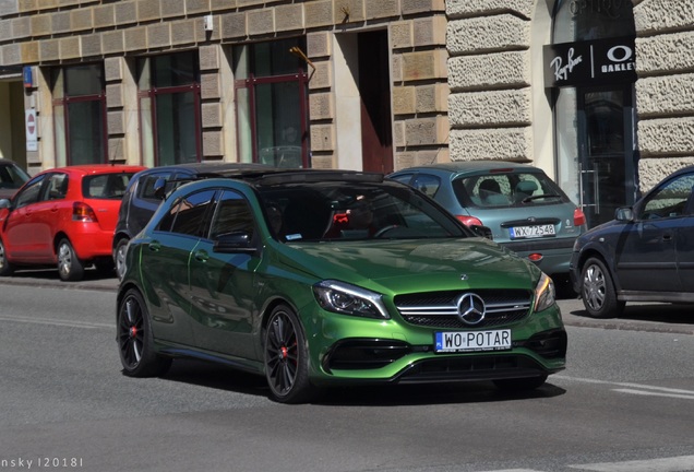 Mercedes-AMG A 45 W176 2015