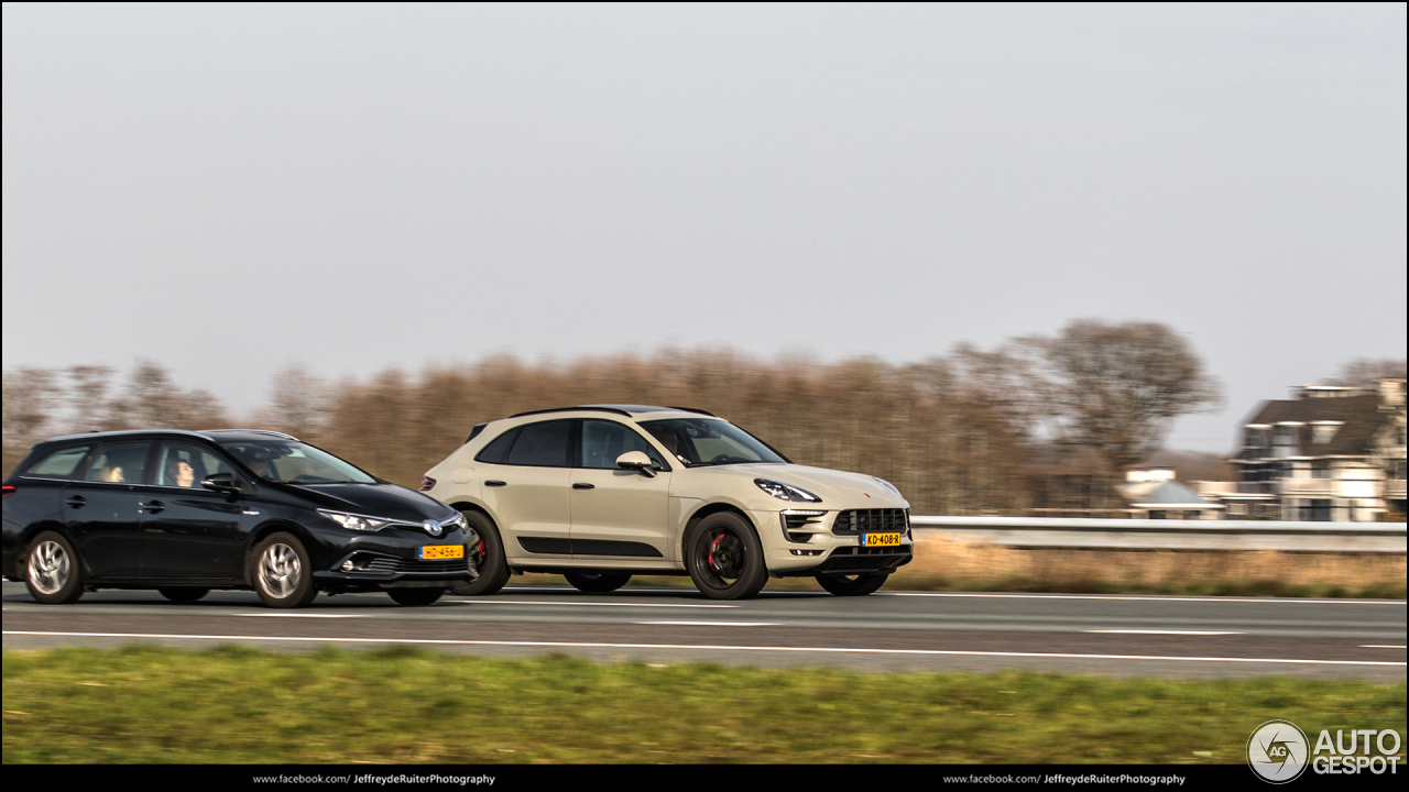 Porsche 95B Macan GTS