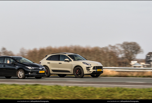 Porsche 95B Macan GTS