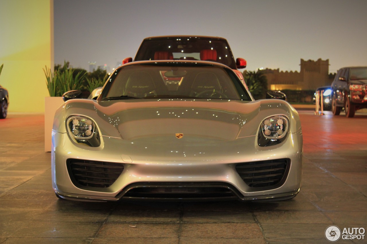 Porsche 918 Spyder Weissach Package