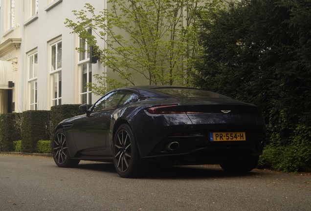 Aston Martin DB11