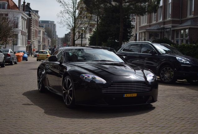 Aston Martin V12 Vantage