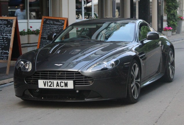 Aston Martin V12 Vantage