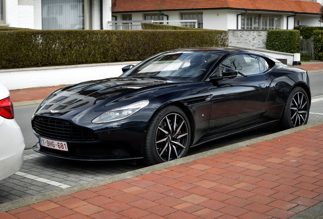 Aston Martin DB11