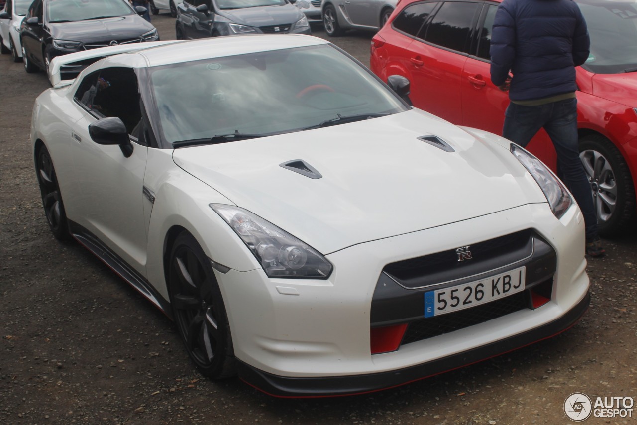 Nissan GT-R