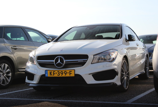 Mercedes-Benz CLA 45 AMG C117