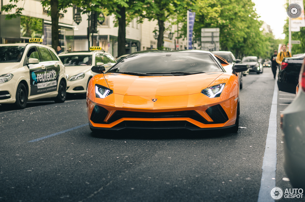 Lamborghini Aventador S LP740-4 Roadster