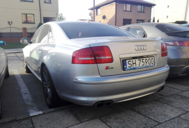 Audi S8 D3