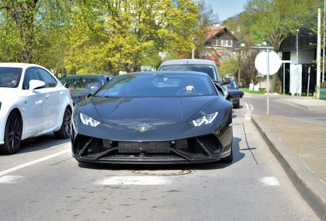 Lamborghini Huracán LP640-4 Performante