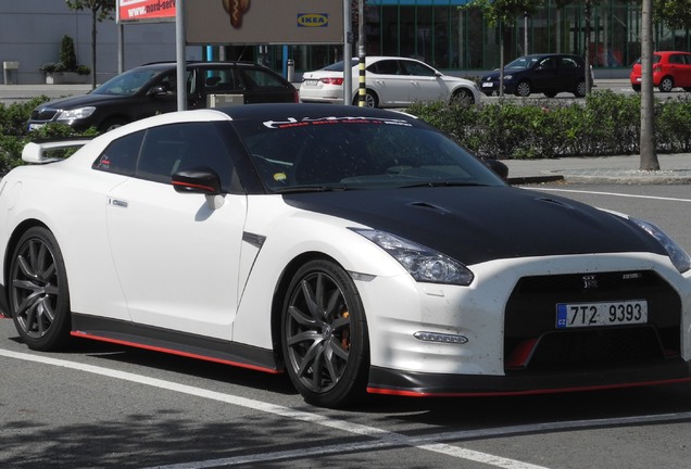 Nissan GT-R 2011