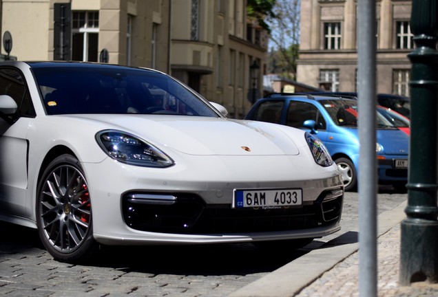 Porsche 971 Panamera Turbo