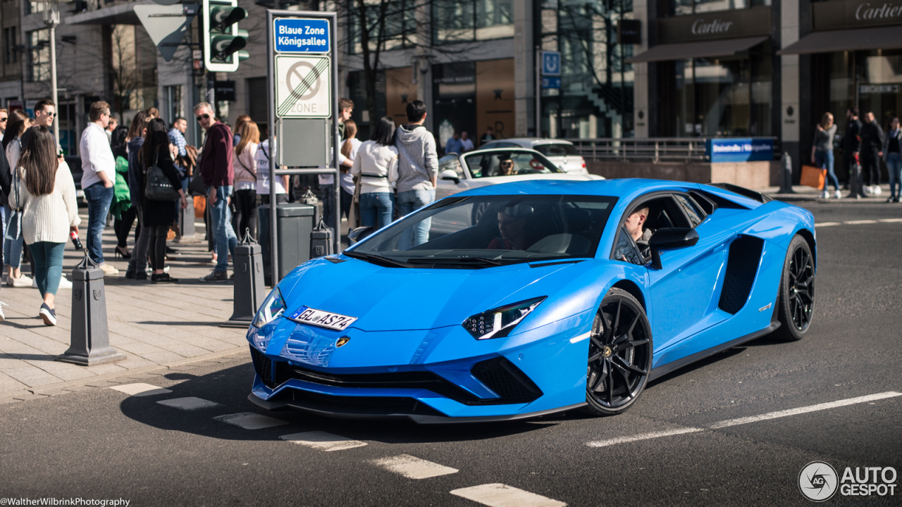 Lamborghini Aventador S LP740-4