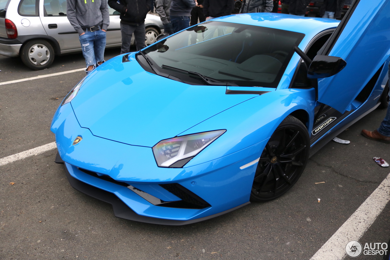 Lamborghini Aventador S LP740-4