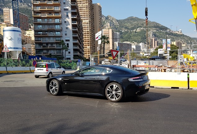 Aston Martin V12 Vantage