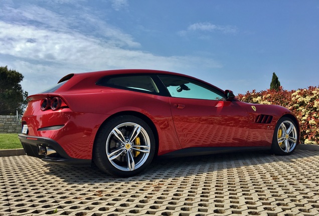 Ferrari GTC4Lusso