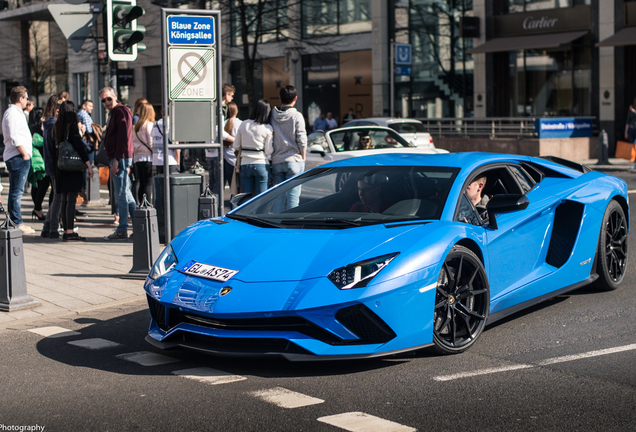 Lamborghini Aventador S LP740-4