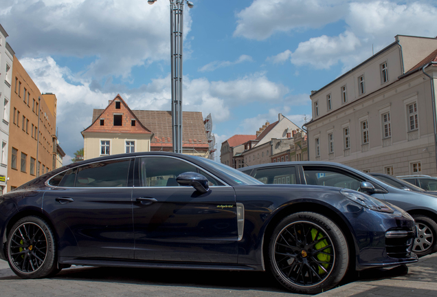 Porsche 971 Panamera Turbo S E-Hybrid