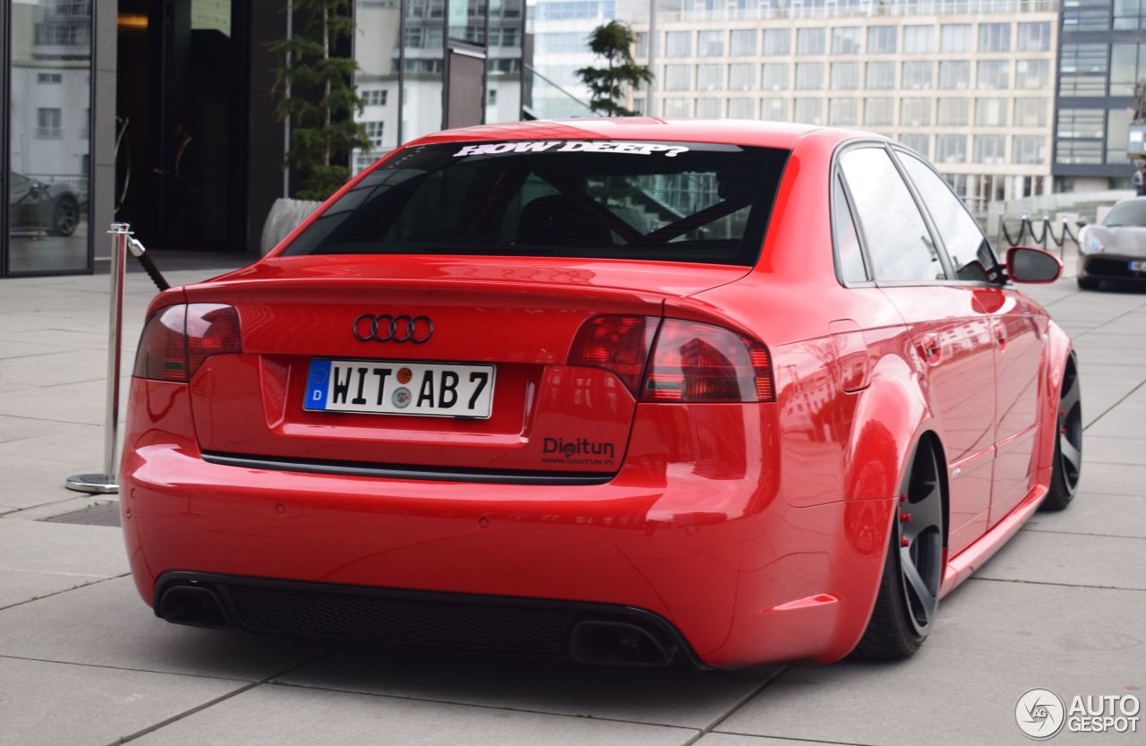 Audi RS4 Sedan