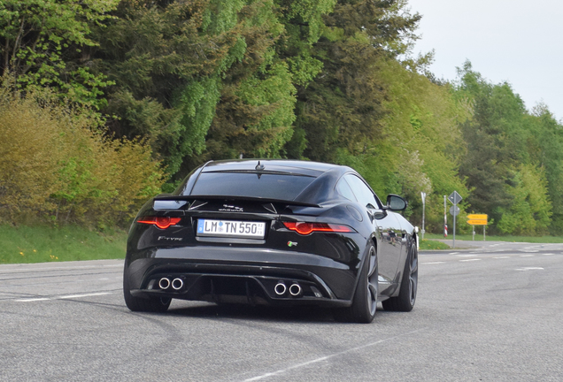 Jaguar F-TYPE R Coupé 2017