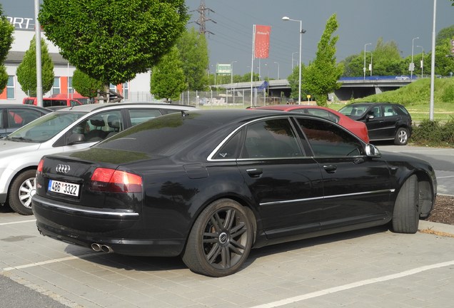 Audi S8 D3