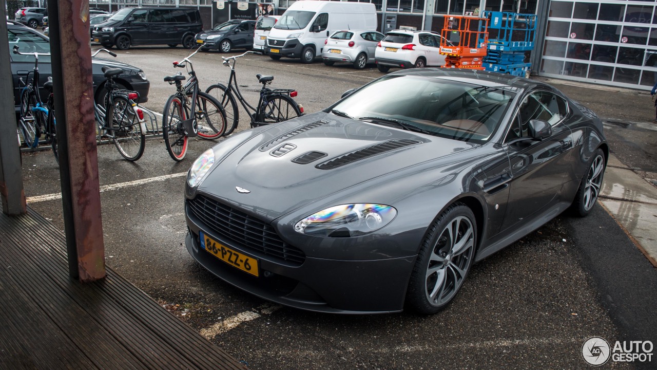 Aston Martin V12 Vantage