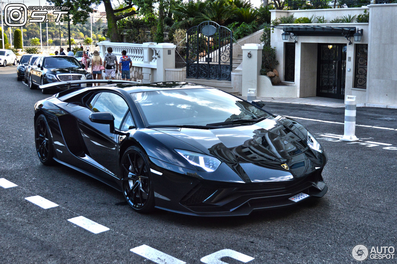 Lamborghini Aventador S LP740-4