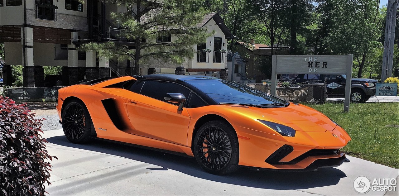 Lamborghini Aventador S LP740-4 Roadster