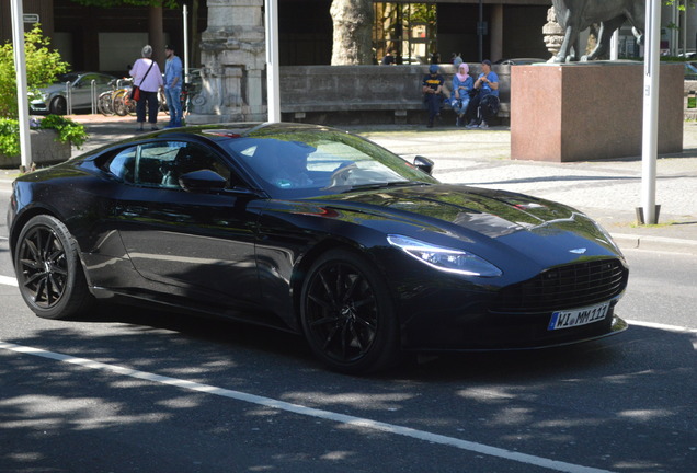 Aston Martin DB11