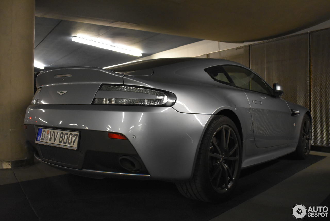 Aston Martin V8 Vantage 2012