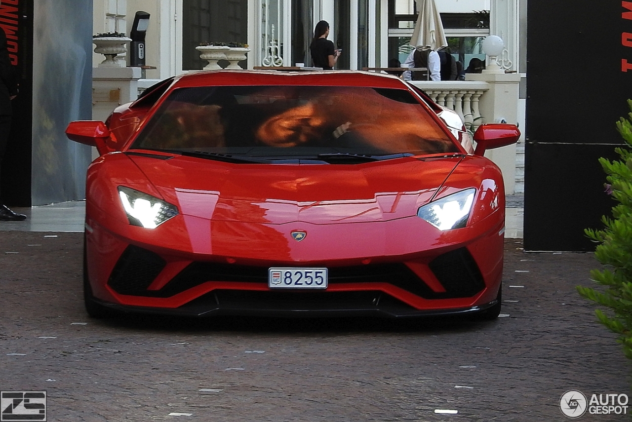 Lamborghini Aventador S LP740-4