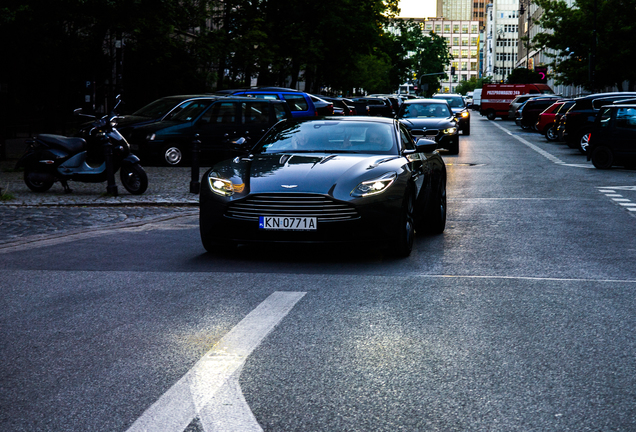 Aston Martin DB11